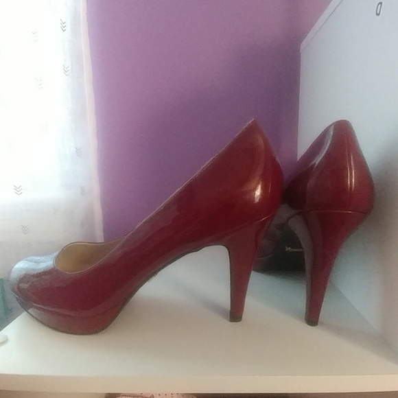 Heels - Picture 2 of 5